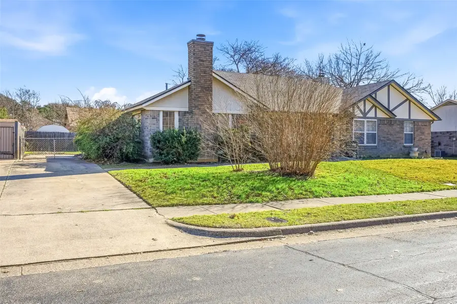 2910 Penny Lane, Euless, TX 76039 - Image #2