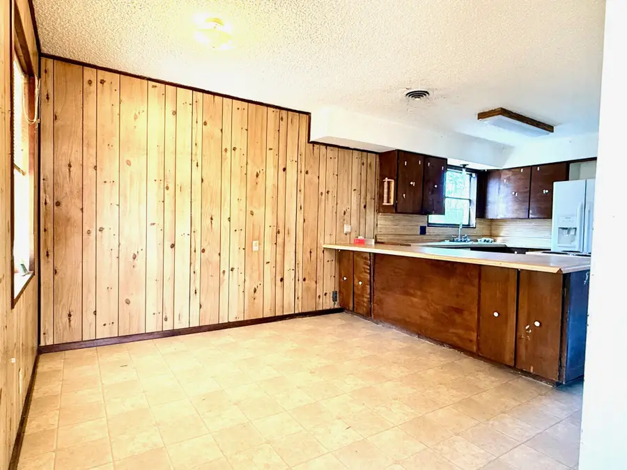 1954 E Booth Street, Paris, TX 75460 - #3