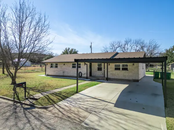 911 S Avenue M Avenue, Clifton, TX 76634