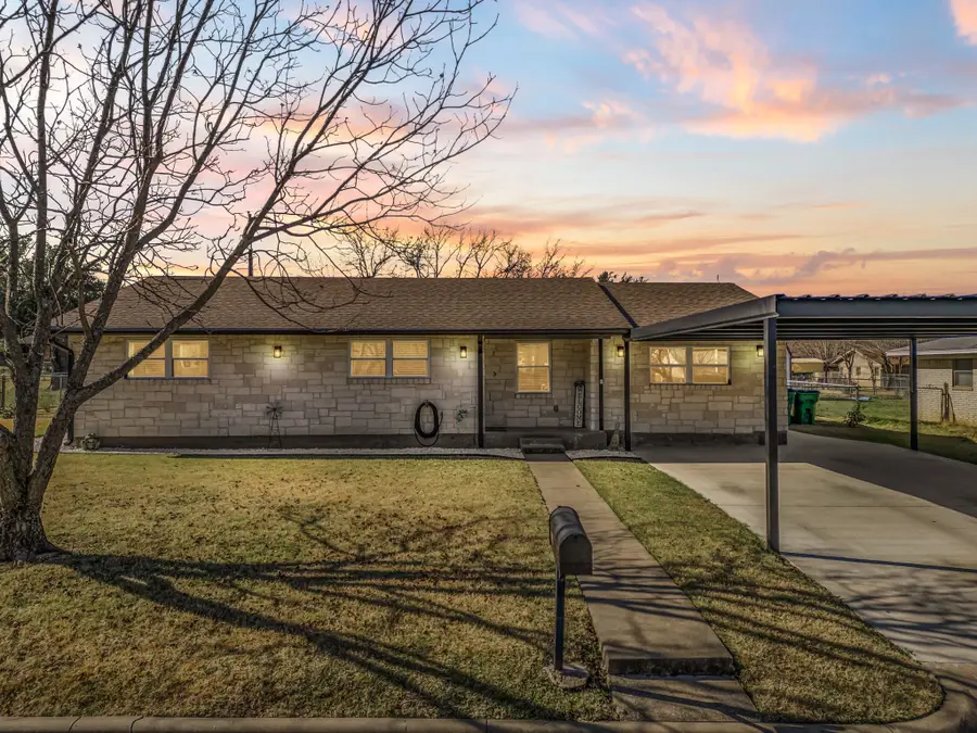 911 S Avenue M Avenue, Clifton, TX 76634 - #2