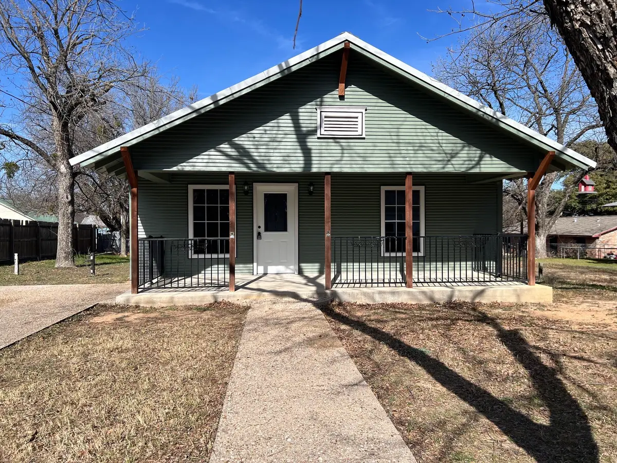 205 W Neely Avenue, Comanche, TX 76442 - #1