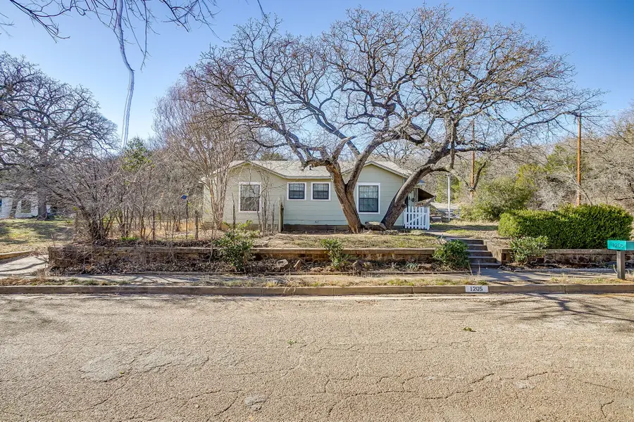 1205 5th Avenue, Mineral Wells, TX 76067 - Image #2