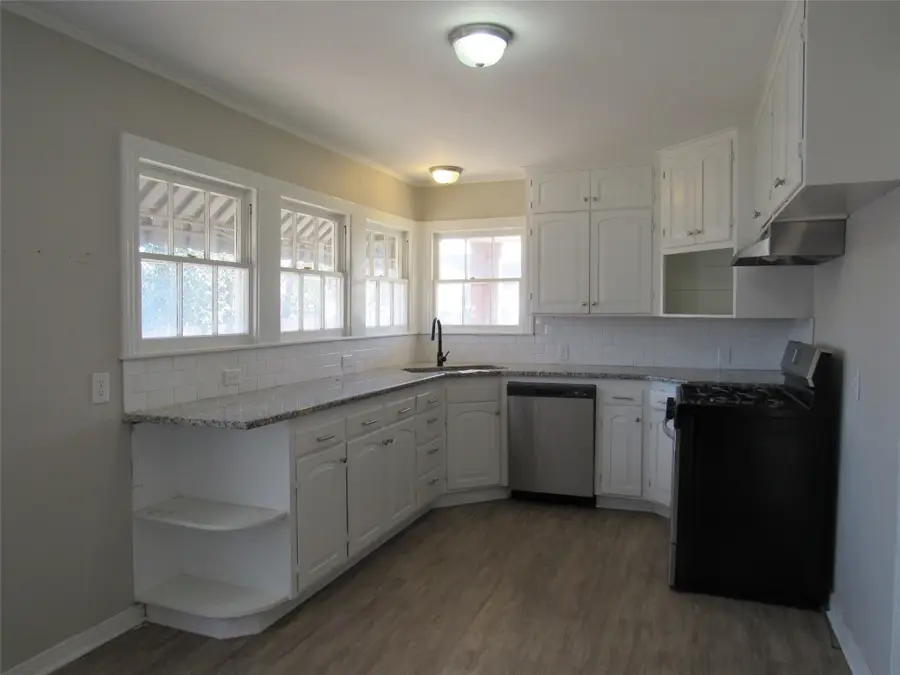 3807 Beverly Drive, Beverly Hills, TX 76711 - Image #3