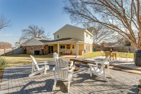 1225 Sleepy Hollow Court, Grapevine, TX 76051