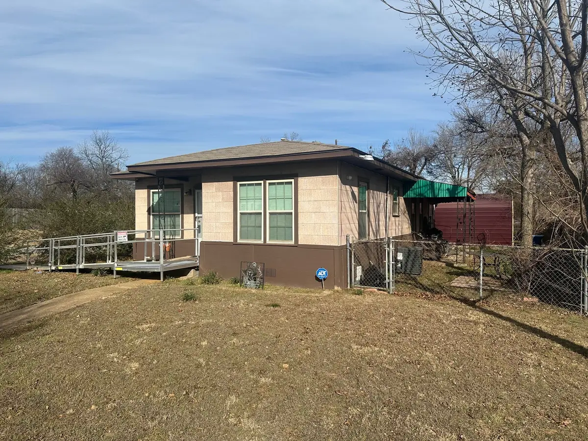 631 W Walker Street, Denison, TX 75020 - Image #1