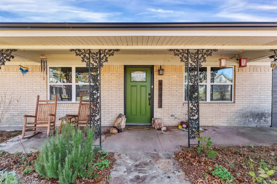 406 N Oak Lane, Tolar, TX 76476 - Image #2