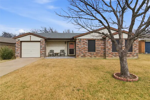 605 Plainview Drive, Mansfield, TX 76063
