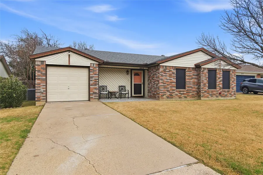605 Plainview Drive, Mansfield, TX 76063 - Image #2