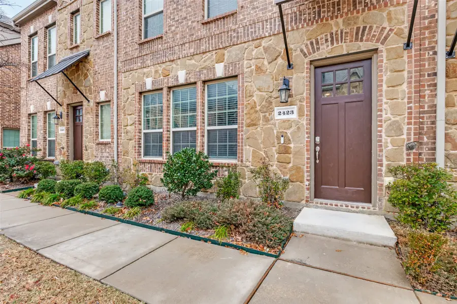 2423 Siskiyou Street, Lewisville, TX 75056 - Image #2