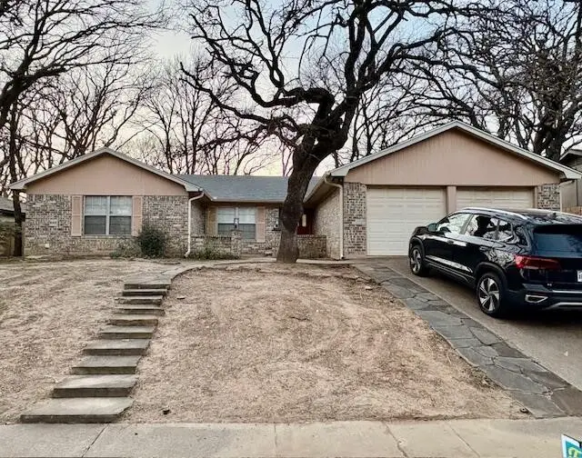 2925 Ridgewood Drive, Hurst, TX 76054 - Image #1