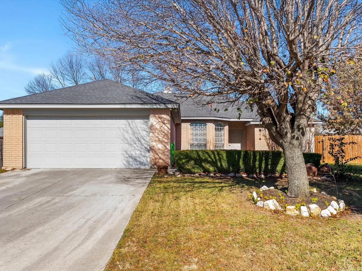 409 Huddleston Court, Springtown, TX 76082 - Image #1