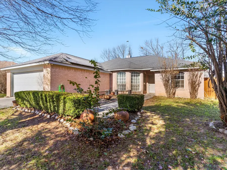 409 Huddleston Court, Springtown, TX 76082 - Image #2