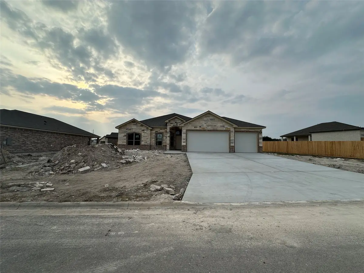 132 Lasso Loop, Lorena, TX 76655 - Image #1