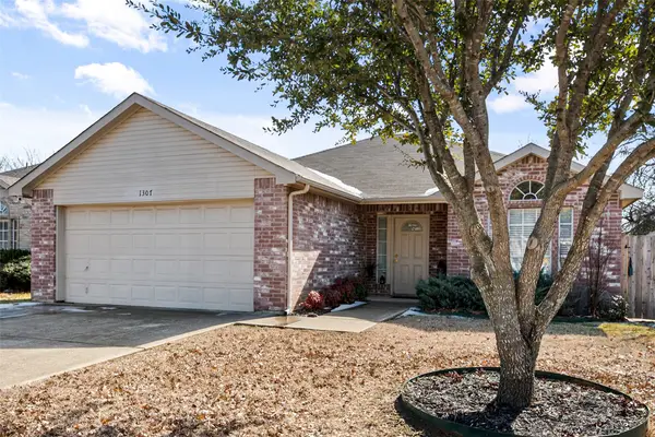 1307 Hidden Oaks Drive, Mansfield, TX 76063