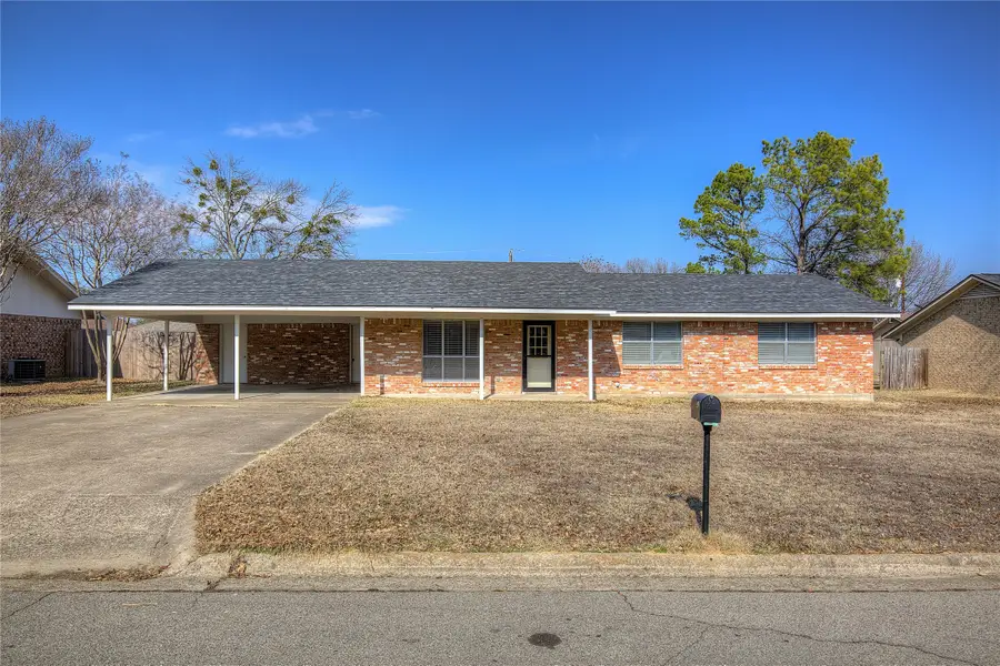 952 Moore Street S, Sulphur Springs, TX 75482 - Image #2
