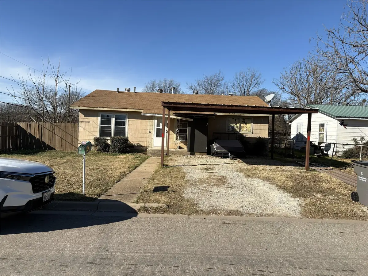 500 N Victory Street, Graham, TX 76450 - #1