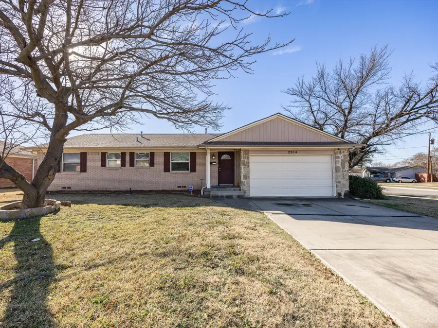 2904 Mark Twain Drive, Farmers Branch, TX 75234 - Image #2