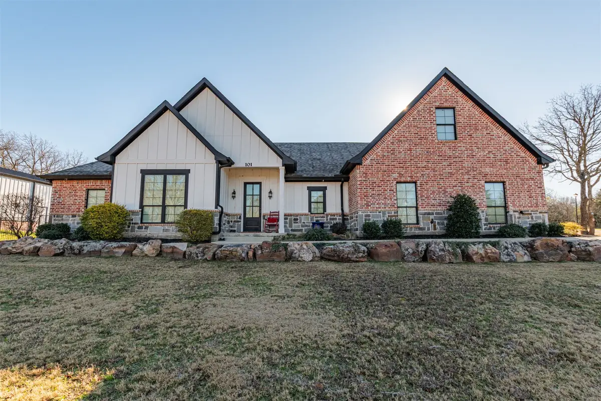 101 Lakeview Trail, Mabank, TX 75147 - Image #1