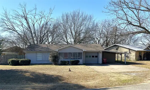 645 N Center Street, Blossom, TX 75416