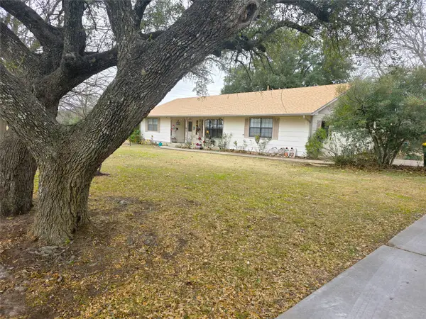 107 Quail Lake Drive W, Whitney, TX 76692