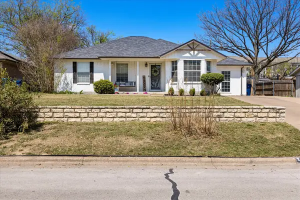 1709 W Doyle Street, Granbury, TX 76048