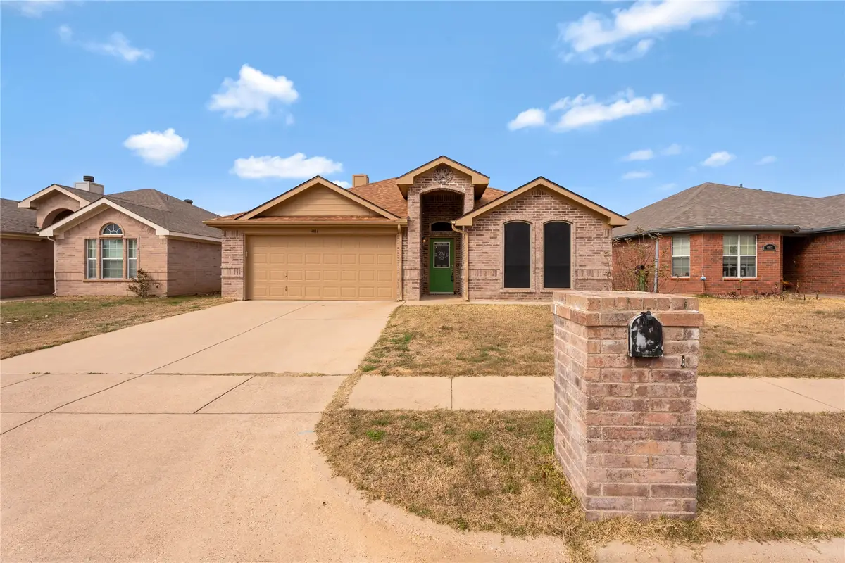 4816 Sapphire Lane, Granbury, TX 76049 - Image #1