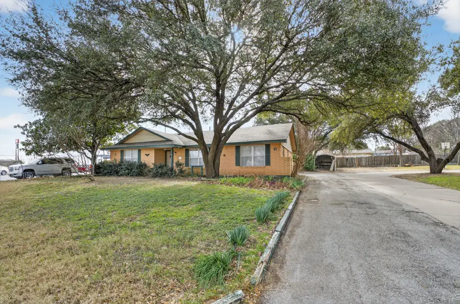 1304 E Franklin Street, Hillsboro, TX 76645 - Image #2