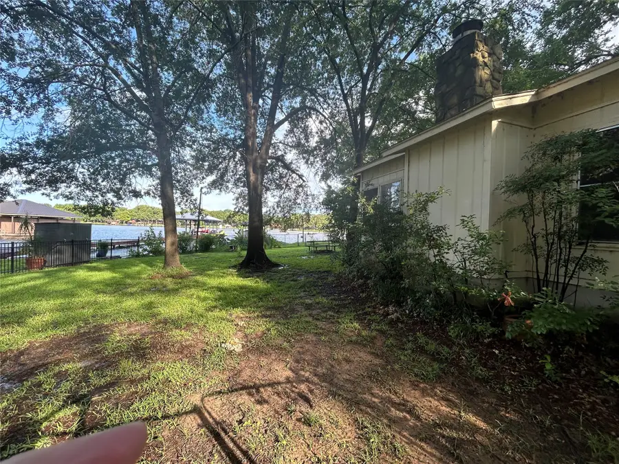 202 Thunderbird Drive, Mabank, TX 75156 - Image #2