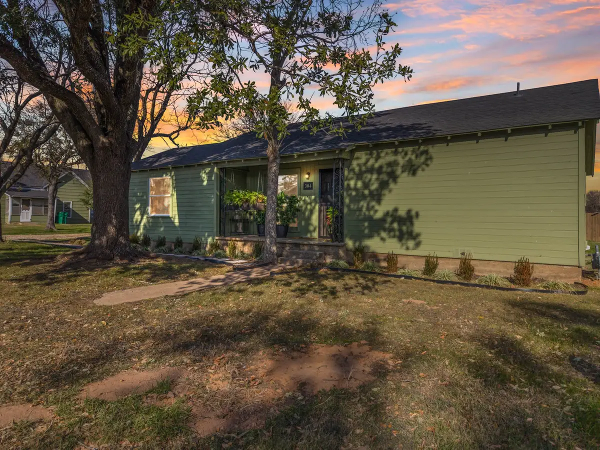 304 S 1st Street, Abbott, TX 76621 - #1