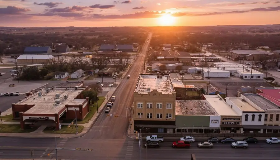 107 S Austin Street, Comanche, TX 76442 - #2