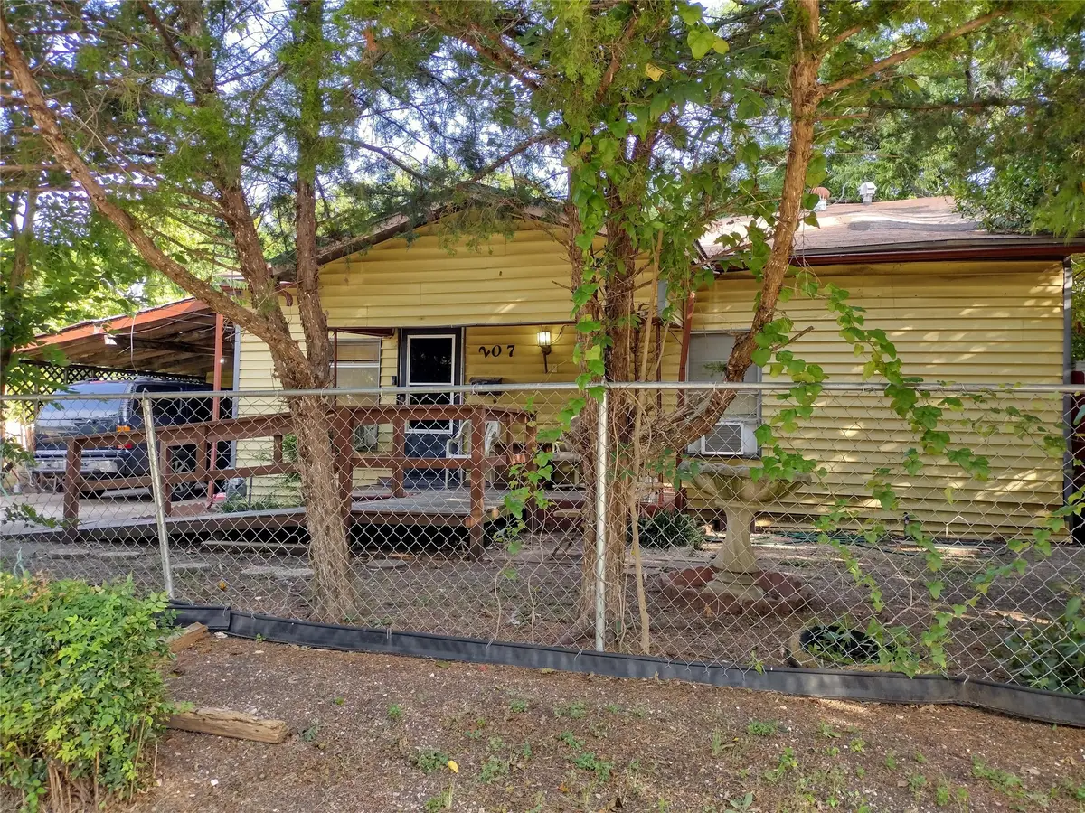 207 Thompson Street, Waxahachie, TX 75165 - Image #1