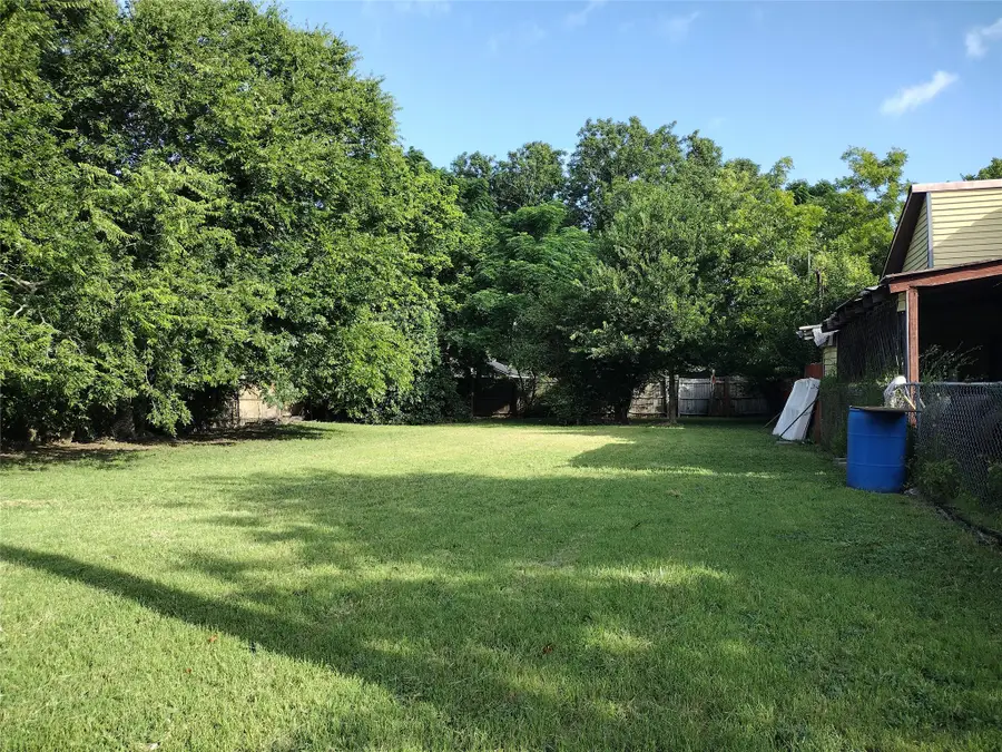 207 Thompson Street, Waxahachie, TX 75165 - Image #2