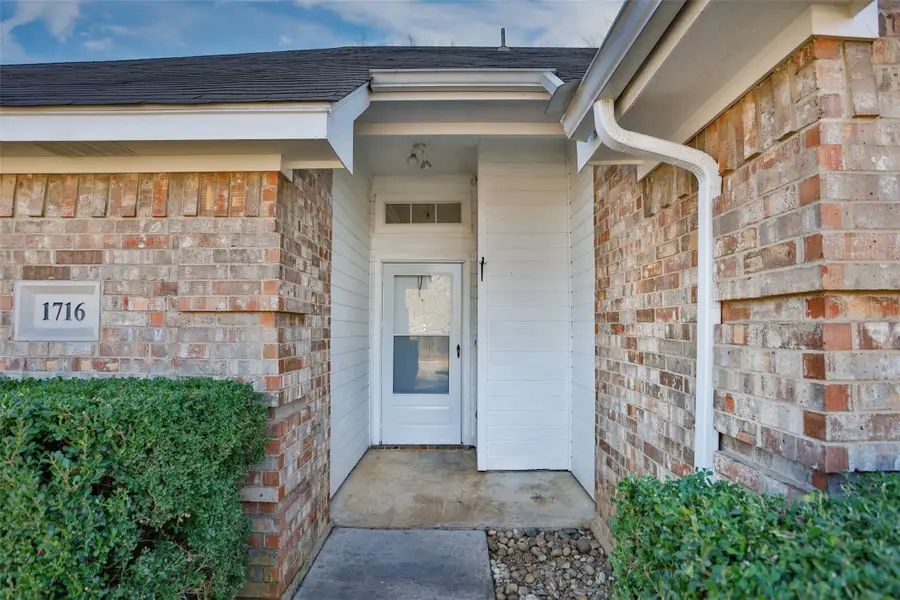 1716 Windsor Drive, Gainesville, TX 76240 - Image #3