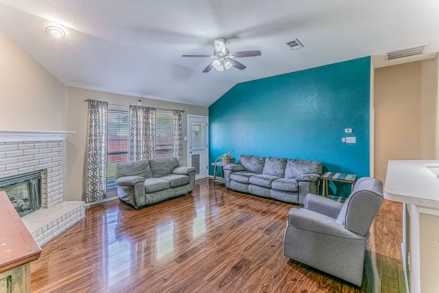 812 Passive Drive, Cedar Hill, TX 75104 - Image #2