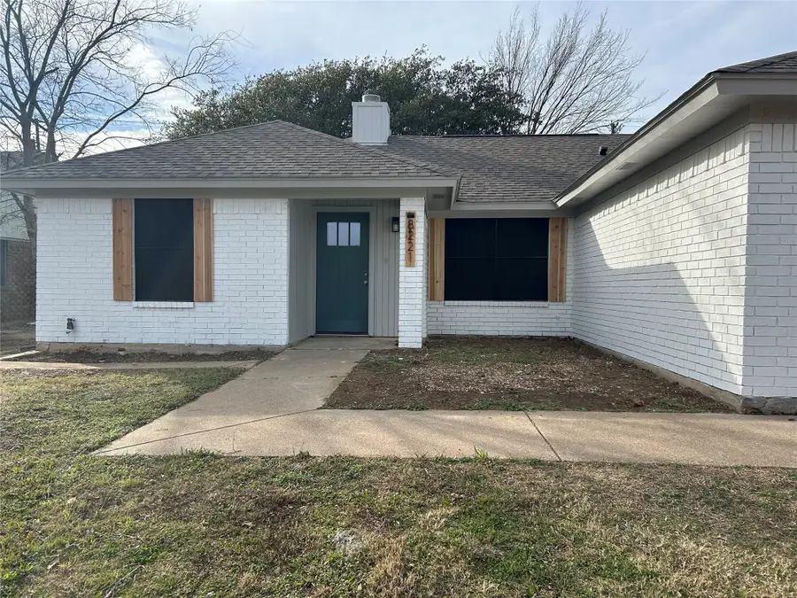 8221 Lesley Lane, Watauga, TX 76148 - Image #2