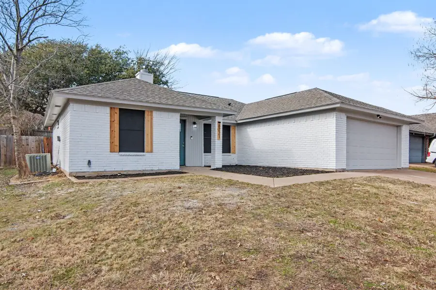 8221 Lesley Lane, Watauga, TX 76148 - Image #3