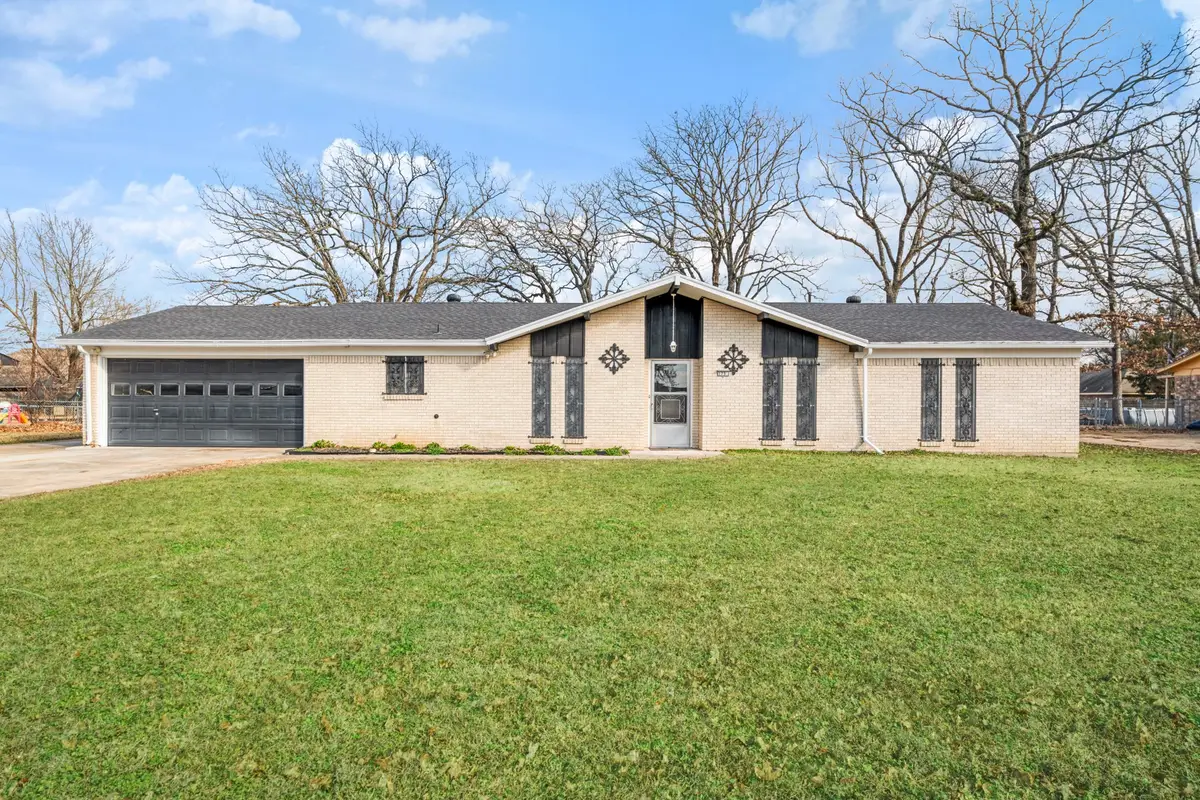 175 45th Street Sw, Paris, TX 75460 - #1