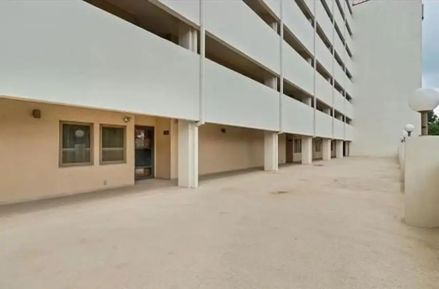 2103 Reflection Bay Drive, Arlington, TX 76013 - Image #2