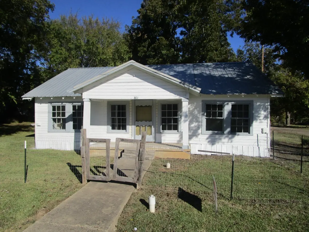 801 W Pierce Street, Clarksville, TX 75426 - #1