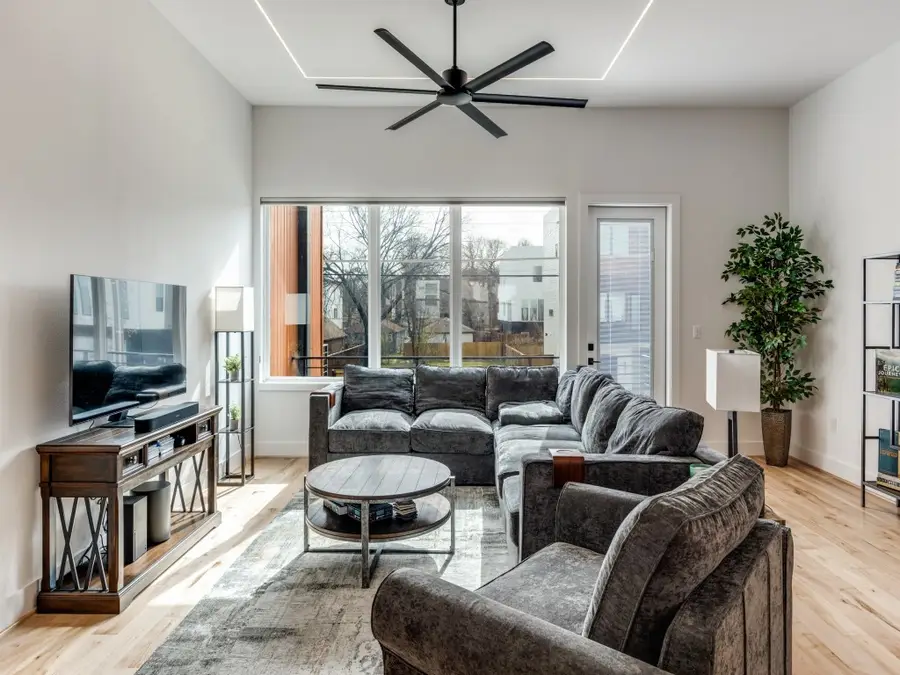 929 Bayonne Street, Dallas, TX 75212 - Image #2