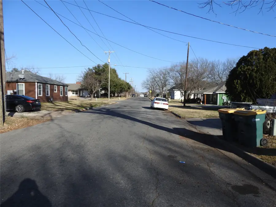 410 W Fairview Street, Sherman, TX 75092 - Image #3