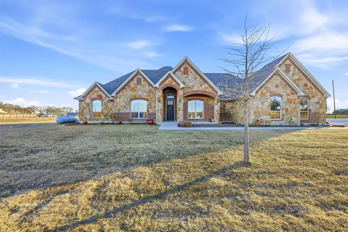 25275 Williams Drive, Justin, TX 76247 - Image #1