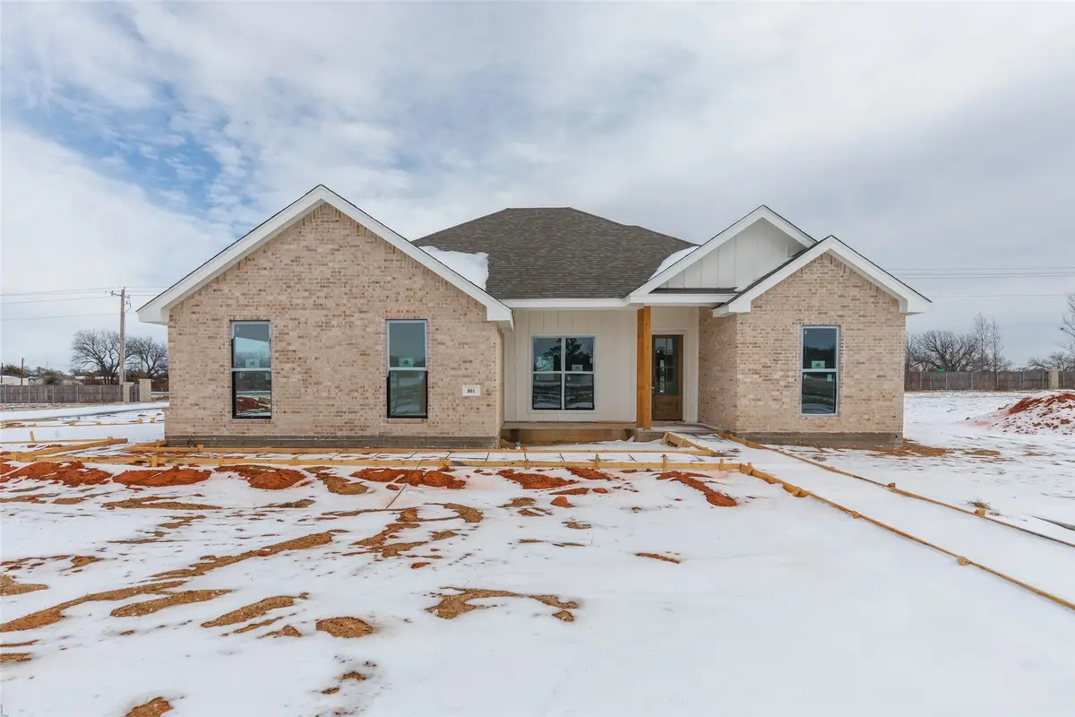 801 Whispering Oaks, Clyde, TX 76510 - #1