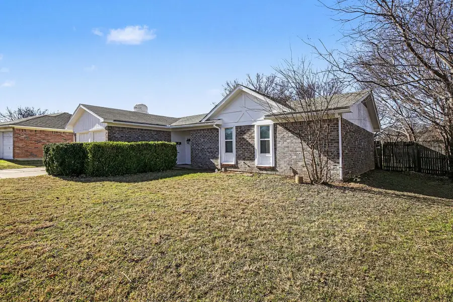 125 Roundtree Drive, Crowley, TX 76036 - Image #2
