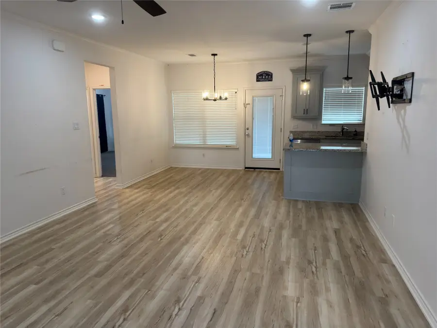 201 E 6th Street, McGregor, TX 76657 - Image #2