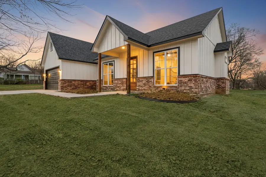 535 E Fairview St, Blossom, TX 75416 - Image #2