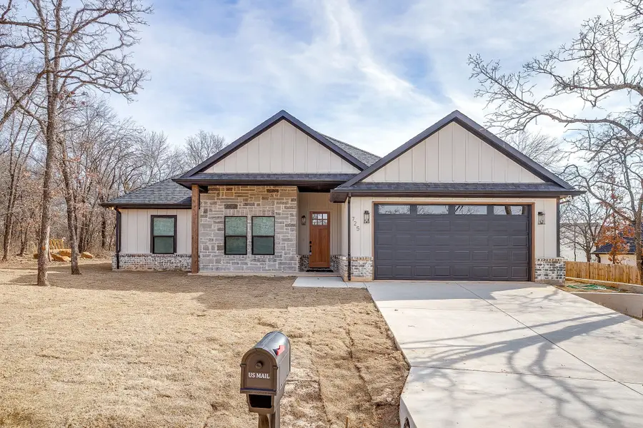 725 Haynie Drive, Runaway Bay, TX 76426 - #2