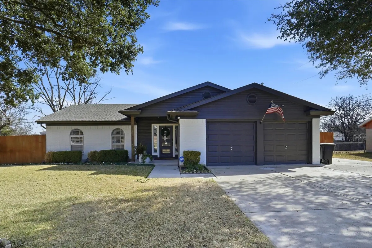 908 Darnell Avenue, Benbrook, TX 76126 - Image #1