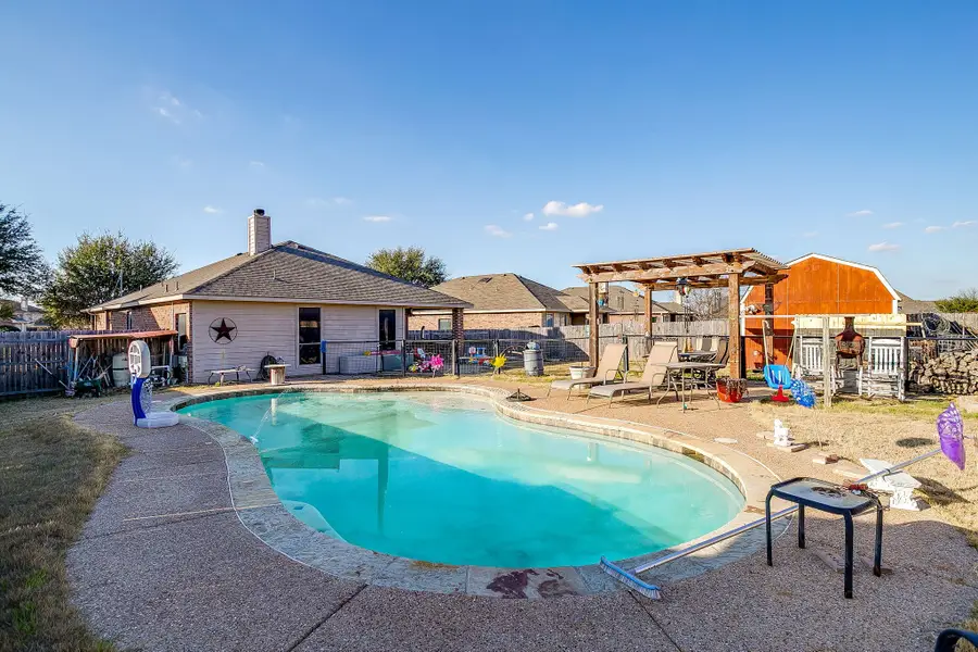 729 W Bend Boulevard, Burleson, TX 76028 - Image #2