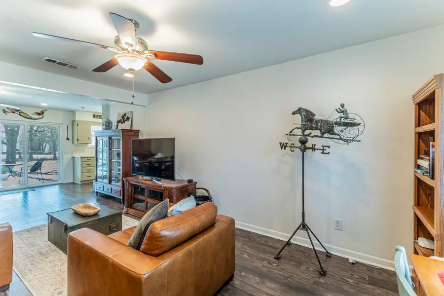 708 N Stewart Street, Azle, TX 76020 - Image #2